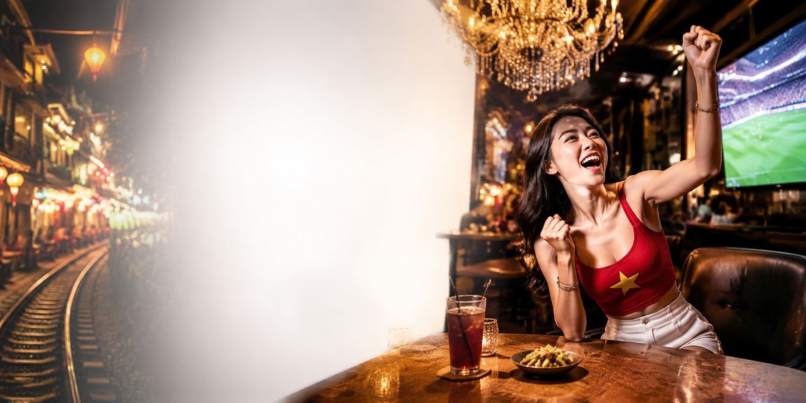 Người dùng Hà Nội xem lịch kèo bóng đá tại quán cà phê